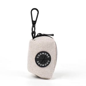 बायोडिग्रेडेबल पोर्टेबल डॉग पूप बैग डिस्पेंसर मजबूत गंध नियंत्रण धोने योग्य कुत्ता पासा पैटर्न - Product Image 5