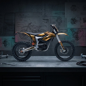 Moto tout-terrain F29R améliorée 29KW+ avec batterie 96V55Ah, vitesse maximale de 120 km/h, moto professionnelle pour la route et le tout-terrain, moto de course standard pour adultes - Product Image 1