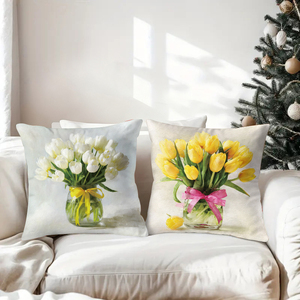 カラフルなチューリップのクッションが居心地の良いリビングルームを飾り、背景にはお祝いのホリデーストッキングが飾られています。 - Product Image 3
