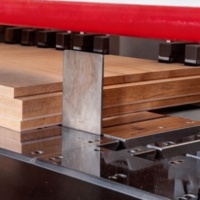 Scie à panneaux CNC automatique pour le travail du bois, machine de découpe de panneaux de bois, fabrication de portes et de meubles