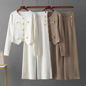 Conjunto de Suéter de Lana Corto y Ajustado de Nuevo Estilo Otoño/Invierno 2025 para Mujer - Conjunto de Dos Piezas de Top de Punto y Pantalones a la Moda - Product Image 1