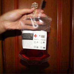 ถุงเลือดสำหรับดื่ม ถุงน้ำเกลือ ถ้วยปาร์ตี้ฮาโลวีน ภาชนะใส่เครื่องดื่ม ของใช้สำหรับแพทย์ พยาบาล งานรับปริญญา ปาร์ตี้ซอมบี้ ปาร์ตี้แวมไพร์ - Product Image 4