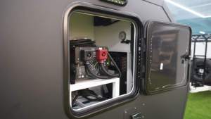 Nouvelle caravane de camping moderne X5 Mini en aluminium, légère, en forme de <span class=keywords><strong>goutte</strong></span> d'<span class=keywords><strong>eau</strong></span>, avec cuisine coulissante et double <span class=keywords><strong>suspension</strong></span> antichoc – Édition 2026 en promotion - Product Image 2