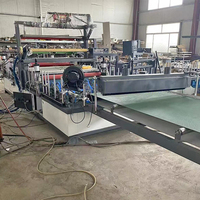 Machine de laminage de profilés pour portes en bois avec colle thermofusible PVC PUR, pour le placage de cadres en papier et le laminage de panneaux en plastique ou en mousse.