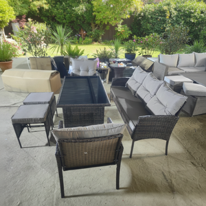 Ensemble de salle à manger moderne en rotin pour l'extérieur, comprenant trois chaises, deux repose-pieds et une table, avec un ensemble de chaises-canapés - Product Image 6