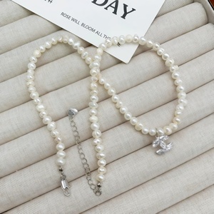 Nuevo Diseño de Collar de Perlas Cultivadas de Agua Dulce con Cadena Chapada en Oro para Mujer, Elegante Collar con Colgante - Product Image 2