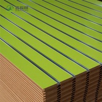 Plaque rainurée en MDF mélaminé étanche avec inserts en alliage d'aluminium, 15/18 mm, pour mur à lattes, usine Jiangsu