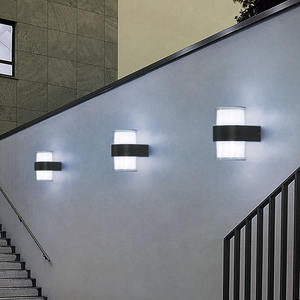 Applique LED rotonda nera IP54 10W, ideale per illuminazione esterna e protezione contro acqua e polvere. - Product Image 2