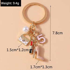 Mini porte-clés sèche-<span class=keywords><strong>cheveux</strong></span> dégoulinant d'<span class=keywords><strong>huile</strong></span> nouvel accessoire de vêtements de beauté tendance avec brillant à lèvres numérique en métal - Product Image 6