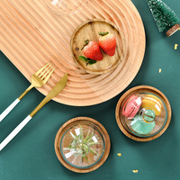 Mini dessertpresentatiestandaard met houten frame en glazen dienblad voor moderne gebakpresentatie