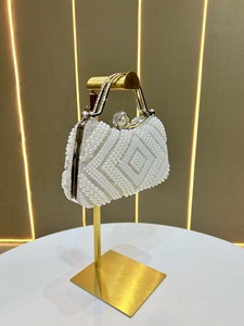 Sac de Soirée Classique de Luxe en Perles pour Femme, Pochette Élégante Vintage Faite à la Main avec Strass et Chaîne 1L - Product Image 4