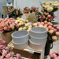 Ensemble de boîtes cadeaux rondes en carton recyclé de couleur unie avec 3 couvercles transparents en PVC, boîte à fleurs et emballage pour seau à câlins