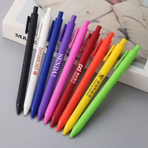 ปากกาลูกลื่นพลาสติกแบบกด สีมาการอง พร้อมสกรีนโลโก้ สำหรับงานโฆษณาและโปรโมชั่น ขายส่ง - Product Image 3