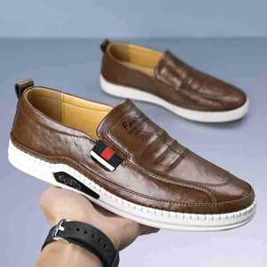 รองเท้าโลฟเฟอร์หนังสีน้ำตาลสำหรับผู้ชาย พื้นนุ่ม สวมใส่สบาย เหมาะสำหรับธุรกิจและลำลอง ไซส์ 9701 สไตล์เดินเล่น - Product Image 1