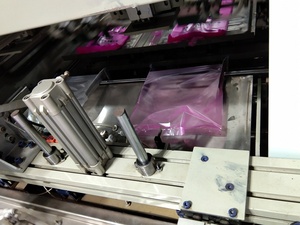 ماكينة صنع أكياس تي شيرت موديل جديد ، ماكينة عالية السرعة ، ترتيب PE من الصين باللغة الإنجليزية - Product Image 5