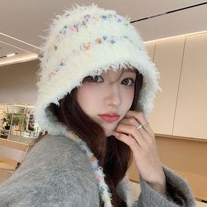 Gorro de punto colorido y esponjoso para mujer, cálido, con protección para las orejas y cordón ajustable para clima frío. - Product Image 4