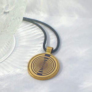 Collar de Joyería Energética Lakhovsky con Oscilador Multi-Onda MWO, Disco Polarizado de Cobre Puro Bañado en Oro - Product Image 5