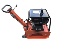 Compacteur vibrant motorisé C330 avec une force centrifuge de 30 kN assurant une compactation solide