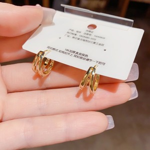 Pendientes de aro pequeños de circón hueco de doble capa de cobre de alta calidad chapados en oro de 14 quilates con estilo coreano para regalo de diseño clásico - Product Image 4