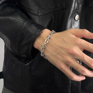 Bracciale alla moda in acciaio al titanio con Design a spina a prova di acqua in acciaio inox Hip Hop braccialetto per uomo e donna alla moda Non sbiadito - Product Image 3