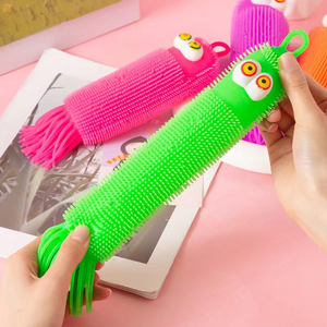Juguete de resina luminoso de <span class=keywords><strong>dos</strong></span> colores con diseño de oruga de maíz, con ojos en relieve y efecto brillante, divertido para niños, ideal para decoración de bautizos y cumpleaños. - Product Image 4