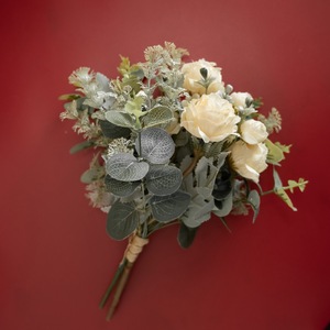 Bouquet de roses artificielles Vinnie avec feuilles d'eucalyptus pour décoration de mariage, décoration murale, CF01041 - Product Image 1