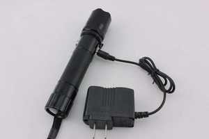 Lampe torche en aluminium 18650 alimentée par batterie rechargeable tactique <span class=keywords><strong>365</strong></span> Nm Super Bright Uv Flashlight - Product Image 5