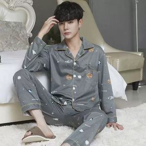 طقم ملابس نوم رجالي أنيق للبيع بالجملة، ملابس منزلية ناعمة مطبوعة بأكمام طويلة وبنطلون وسترة بياقة - Product Image 6