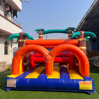 Parcours d'activités gonflable extérieur long sur le thème de la petite jungle en PVC pour enfants