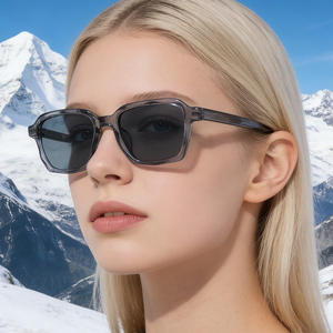 Gafas de sol cuadradas pequeñas ZT-99311 para mujer, lentes de PC con protección UV400, montura de plástico y metal, color negro, diseño moderno. - Product Image 4