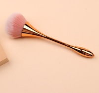Pinceau à poudre luxueux en or rose avec des poils roses - Design élégant en forme de sablier pour le maquillage du visage et des yeux