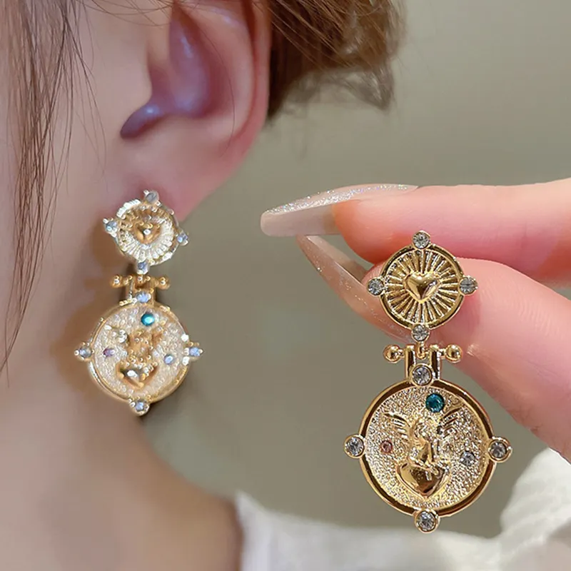 Silber Nadel Scheibe Herz Set Diamant Ohrringe Retro-Stil Luxus Ohrringe Mode Persönlichkeit Vielseitige Ohrringe