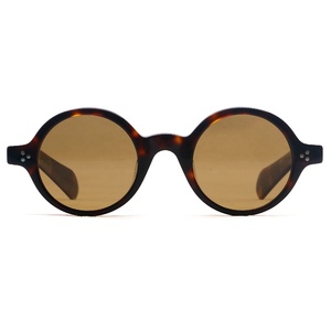 Occhiali <span class=keywords><strong>da</strong></span> <span class=keywords><strong>Sole</strong></span> di Alta Qualità con Logo Personalizzato, Montatura in Acetato Grigio Trasparente, <span class=keywords><strong>Lenti</strong></span> Polarizzate con Protezione UV400, Materiale TAC - Product Image 2