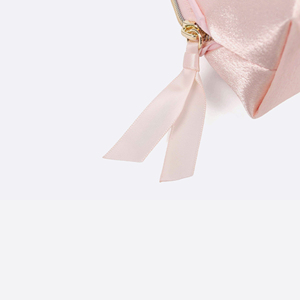 Hot Selling Blush <b>Pink</b> Pleated Satin Dome Cosmetic Pouch with Ribbon Pull for Bridesmaid Gifts and Personal Gift Cosmetic Bag - Product Image 4