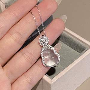 Boucles d'oreilles longues rétro cool en argent sterling S925, élégantes et raffinées, avec pendentifs en forme de goutte d'eau, perles et cristaux - Product Image 4