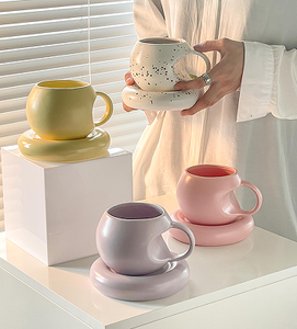 Taza de leche de bola hinchada minimalista, con posavasos a juego, decoración para el hogar y la habitación, taza regordeta y platillo, bonito añadido a tu <span class=keywords><strong>Tiempo</strong></span> de café, nueva - Product Image 1