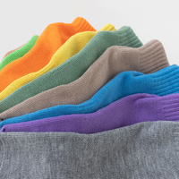 Chaussettes de yoga respirantes avec logo personnalisé, antidérapantes, en mélange de coton, avec grip, chaussettes de Pilates à orteils séparés, respirantes, pour studio, fitness et entraînement