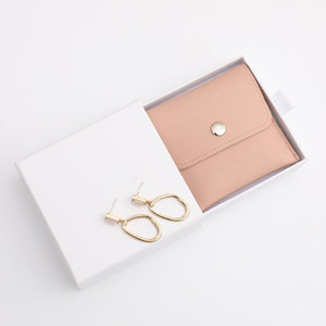 Pochette à bijoux en similicuir PU souple de haute qualité, personnalisée avec logo gravé, pour l'emballage de bijoux féminins - Product Image 3