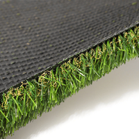 Tapis de gazon artificiel vert résistant à l'usure PE gazon de simulation de pelouse pour la décoration de jardin pour les sports de golf de football de football