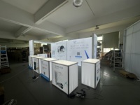 Stand d'exposition portable 6m x 6m avec écran en tissu rétroéclairé SEG et cadre lumineux