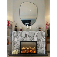 Cheminée en marbre travertin beige monobloc avec cadre en acier intégré pour application intérieure (hôtel, appartement, villa)