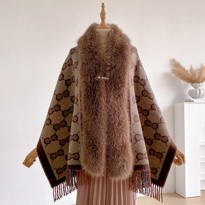 Châle d'hiver de <span class=keywords><strong>luxe</strong></span> pour <span class=keywords><strong>femme</strong></span>, style cape, à carreaux, épais, effet cachemire, avec col en fausse fourrure, idéal pour les fêtes, par un célèbre créateur - Product Image 4