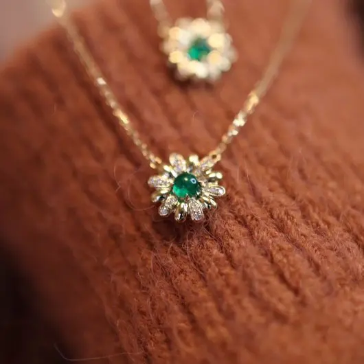 Модное ожерелье с натуральным бриллиантом из золота 14 карат 18 карат 9 карат с цветочным дизайном, изумрудное ожерелье для бабушки, выращенное в лаборатории