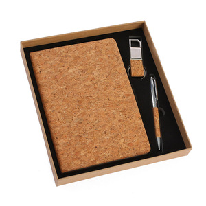 Nouvelles idées de cadeaux avec un ensemble de papeterie personnalisée, un carnet de notes, un stylo et un porte-clés pour un coffret cadeau d'entreprise / cadeaux promotionnels - Product Image 1