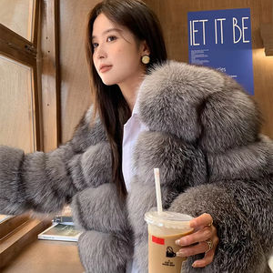 Manteau de fourrure de renard véritable de style moderne du milieu du siècle haut de gamme veste de renard argenté moyen long - Product Image 4