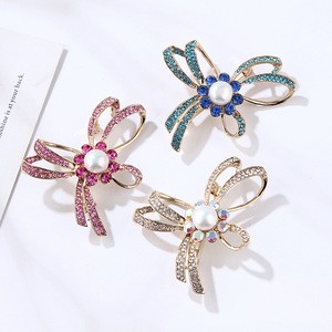 Lujosos broches de aleación chapados en perlas para mujer, accesorio perfecto para bolsa de <span class=keywords><strong>regalo</strong></span> de compromiso para fiesta de boda - Product Image 1