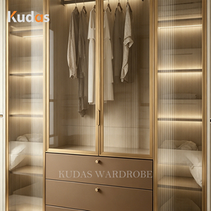 <span class=keywords><strong>Armoire</strong></span> sur mesure moderne de luxe avec portes à battants en verre cannelé, placard intégré personnalisé avec éclairage LED pour chambre et villa - Product Image 2