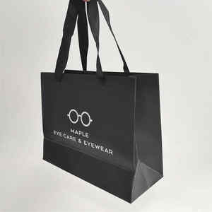 Sacs à provisions fourre-tout en carton de luxe noir imprimés personnalisés Emballage en papier cadeau avec logo personnalisé avec poignée en ruban - Product Image 2