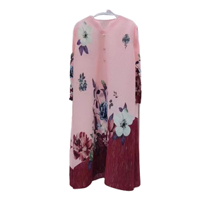 Robe plissée en polyester longueur genou pour femme grande taille, tenue décontractée personnalisée - Product Image 1