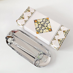 <span class=keywords><strong>Kit</strong></span> d'outils de luxe 4 pièces doré pour bougies : Coupe-mèches et éteignoirs, avec coffret - Product Image 3
